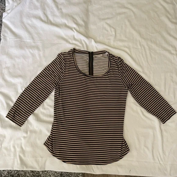 Chicos scoop neck women’s small half sleeves half back zipper gold - Picture 1 of 4